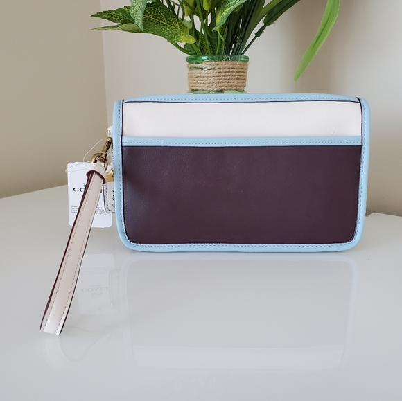 Coach Britt Wristlet in Colorblock - Picture 1 of 12